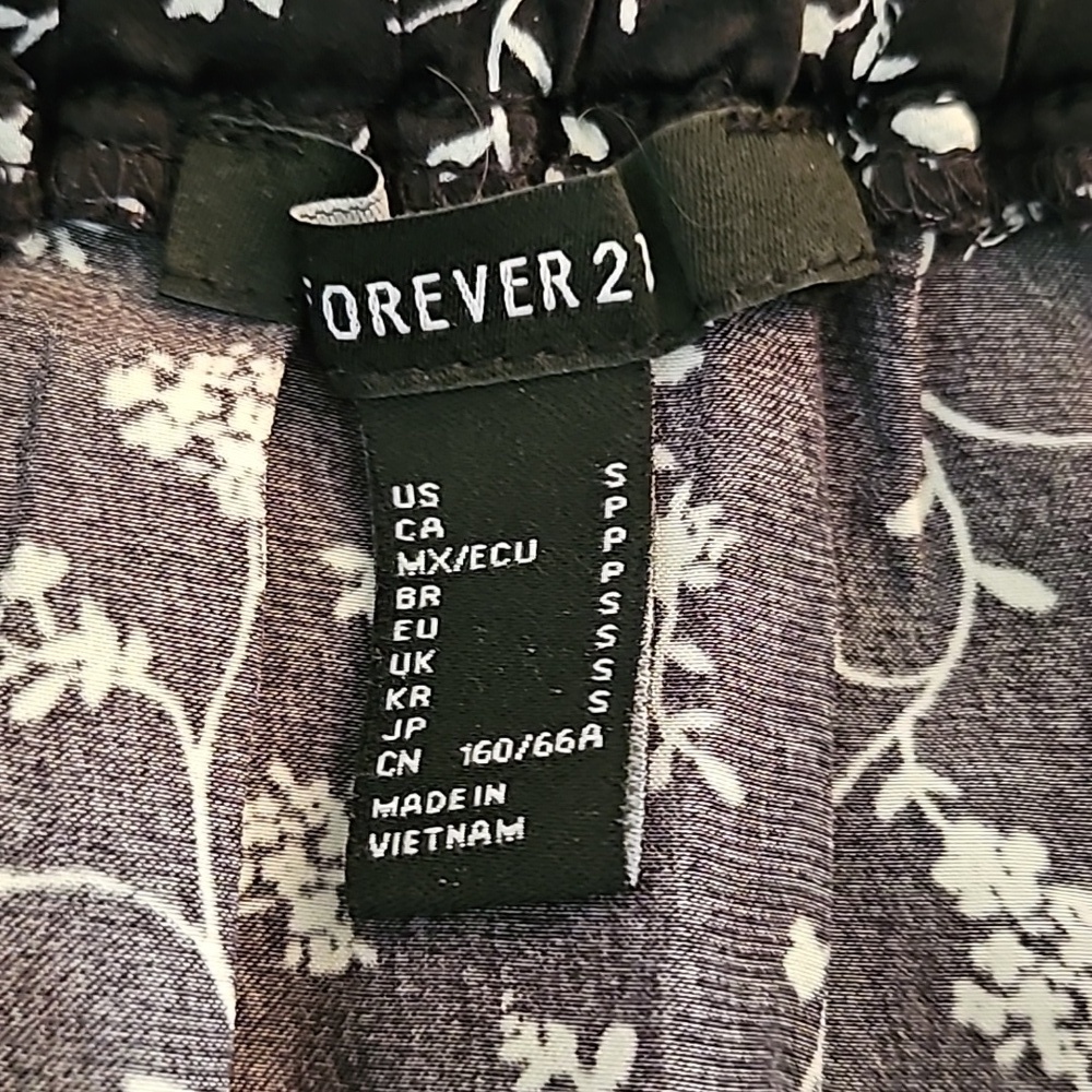 F21 SM Black and White Floral Ruffle Skort - Picture 6 of 7